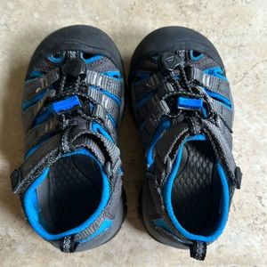 KEEN Unisex-child Newport H2 Closed Heel sz 8